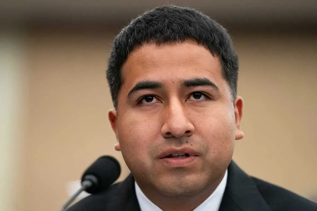 Judge dismisses California deportation case for Mexican father of 3 US Marines