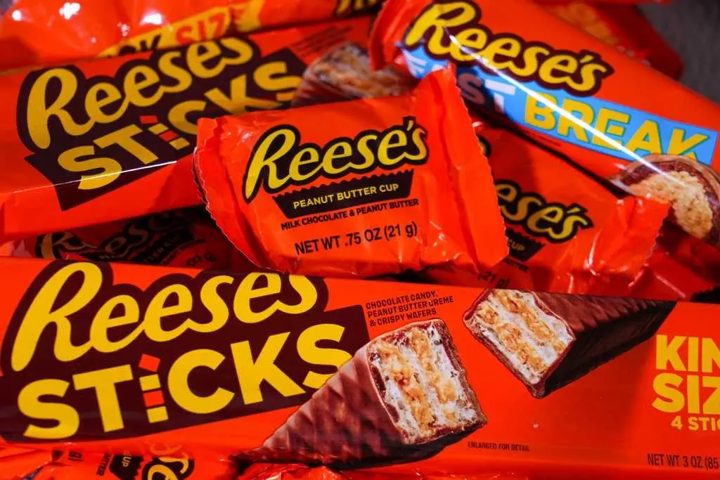 Grandson of the inventor of Reese's Peanut Butter Cups accuses Hershey of cutting corners