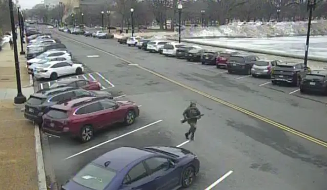 18-year-old Georgia man arrested after running toward U.S. Capitol with loaded shotgun