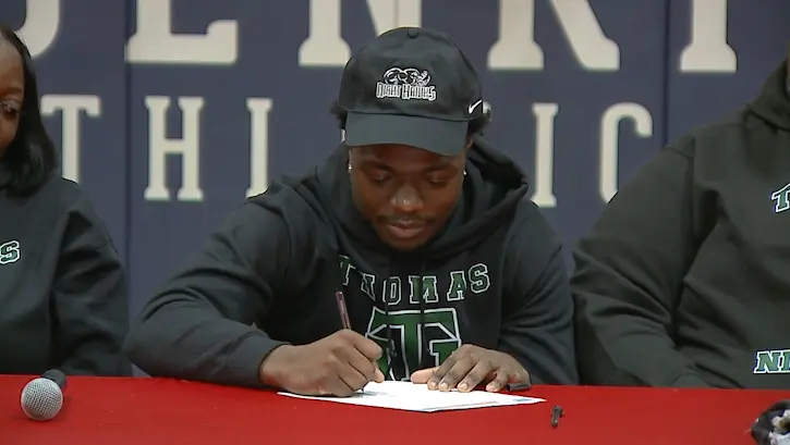 Signing where it started: Holloway Jr. headed to next level