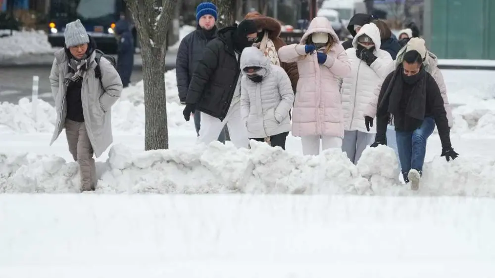 Blizzard warnings issued as storm threatens East Coast