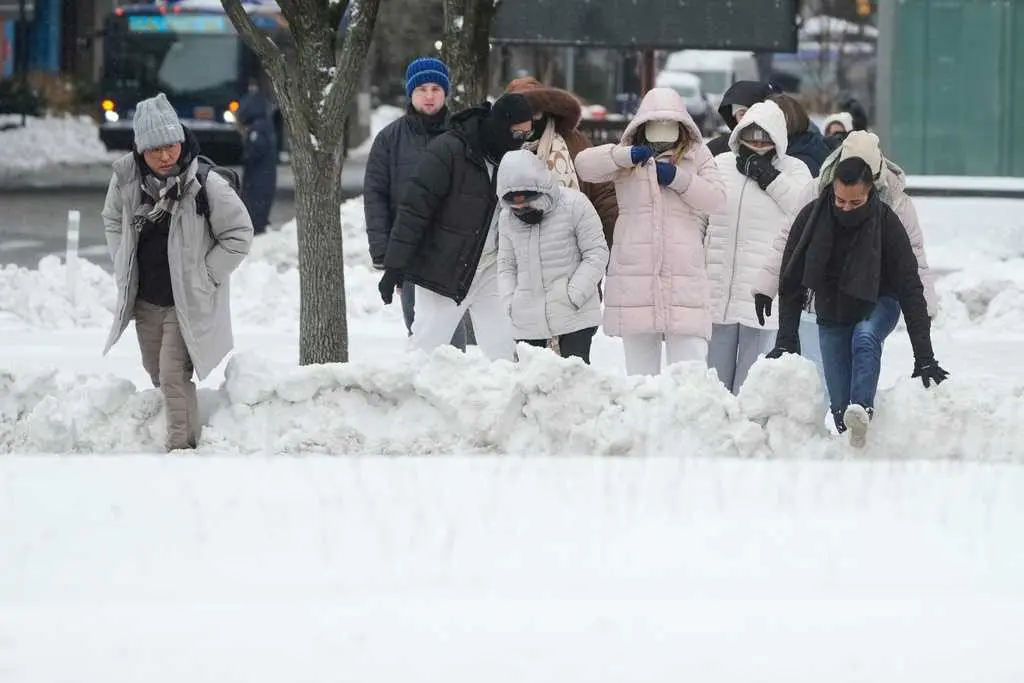 Blizzard warnings issued as storm threatens East Coast