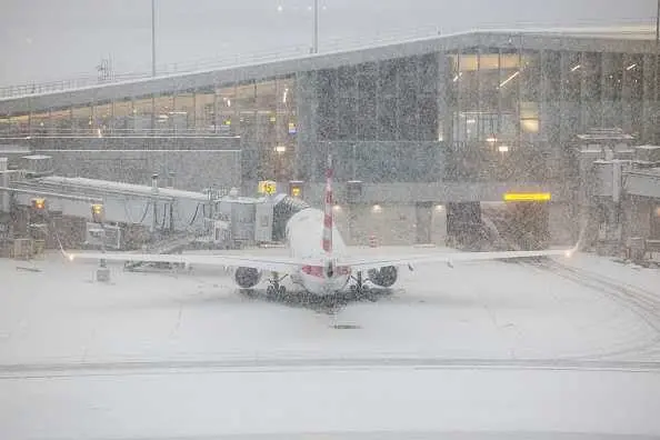 Winter storm grounds thousands of flights, hits post-pandemic record