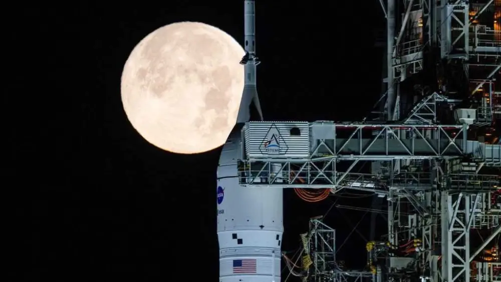 Old Apollo rocks shed new light on the moon's magnetic field long ago