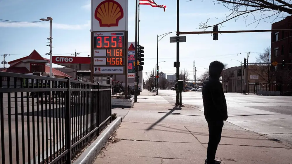 Average gas price rose 11 cents overnight as oil prices continue to spike