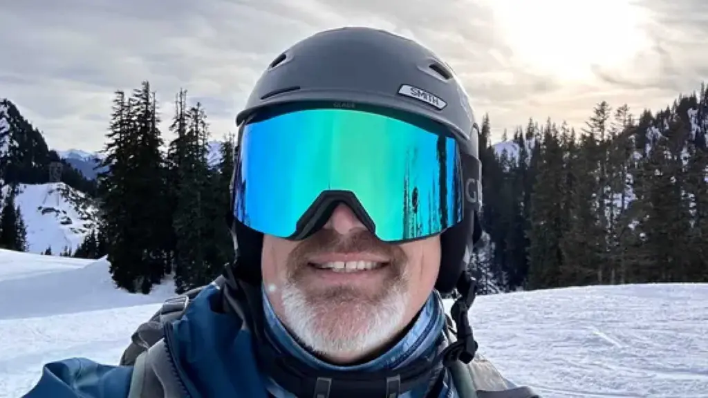 Skier buried in an avalanche found using phone location app