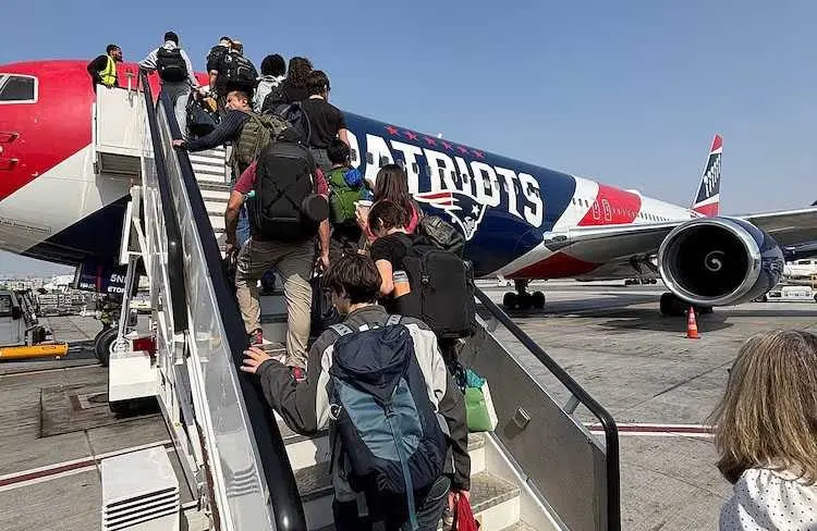Pats' plane chartered by State Dept. to bring Americans home from Middle East