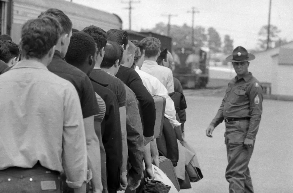 How would a US military draft work?