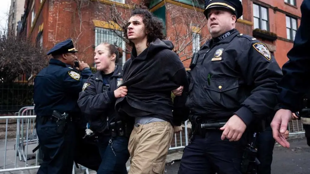 FBI hunts for clues after 2 men charged with lighting bombs at NYC protest