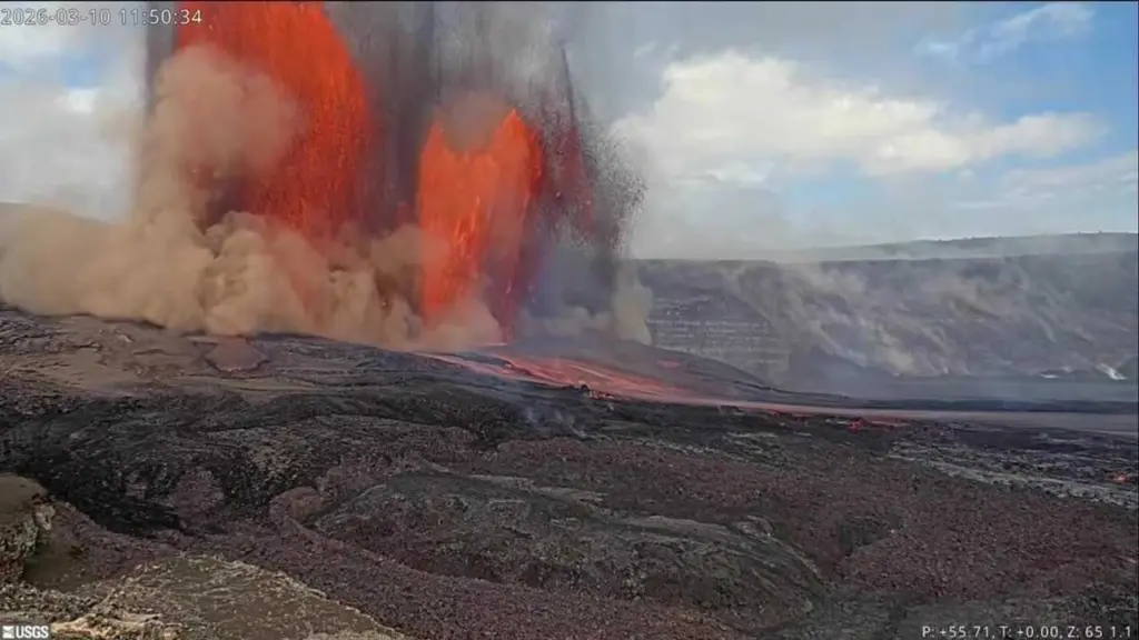 Hawaii’s Kilauea erupts again, sending ash plume 25,000 feet into the sky