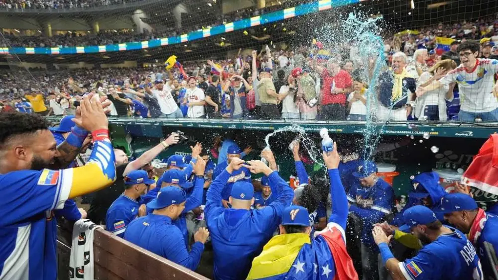 Venezuela beats US 3-2 on Suárez’s 9th-inning double to win first World Baseball Classic title