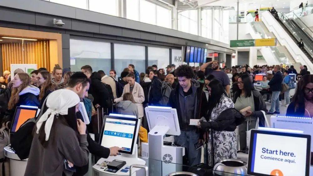 Enhanced role for immigration officers at US airports as shutdown frustrates travels and screeners