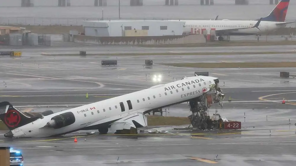 Air traffic control audio captures frantic moments before deadly LaGuardia collision