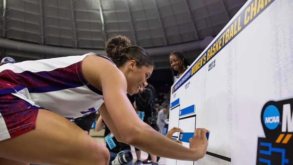 1 perfect women's March Madness bracket left going into Sweet 16