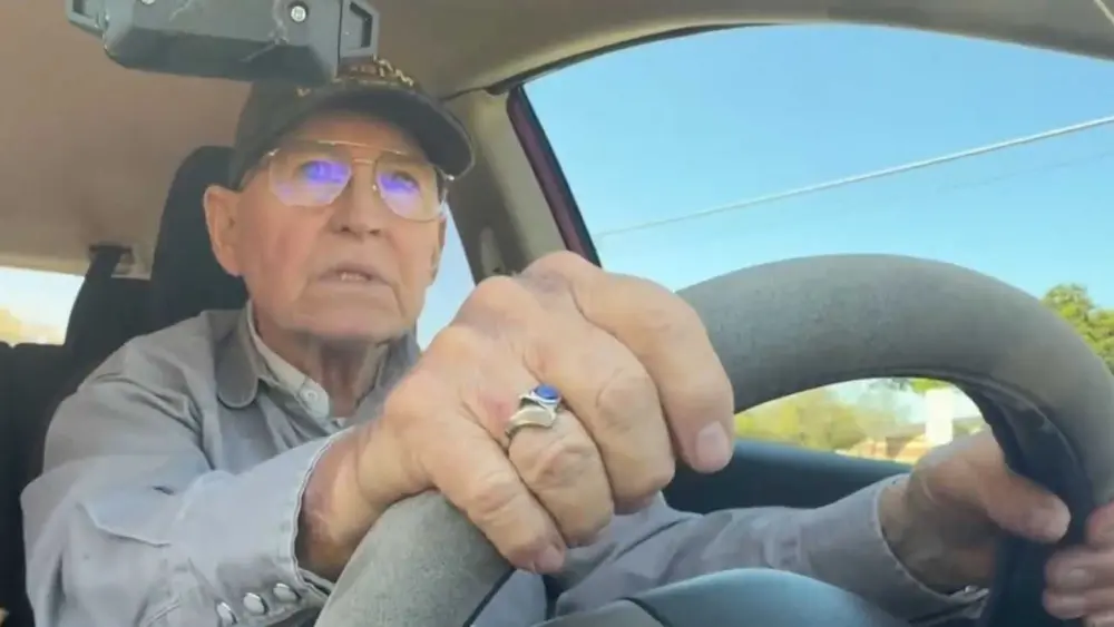 Watch: Doorbell video sparks support for elderly veteran delivering food late at night