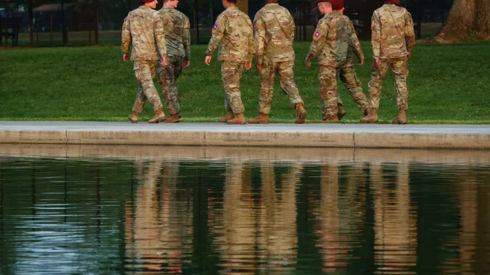 US to send around 1,000 troops from 82nd Airborne Division to the Mideast