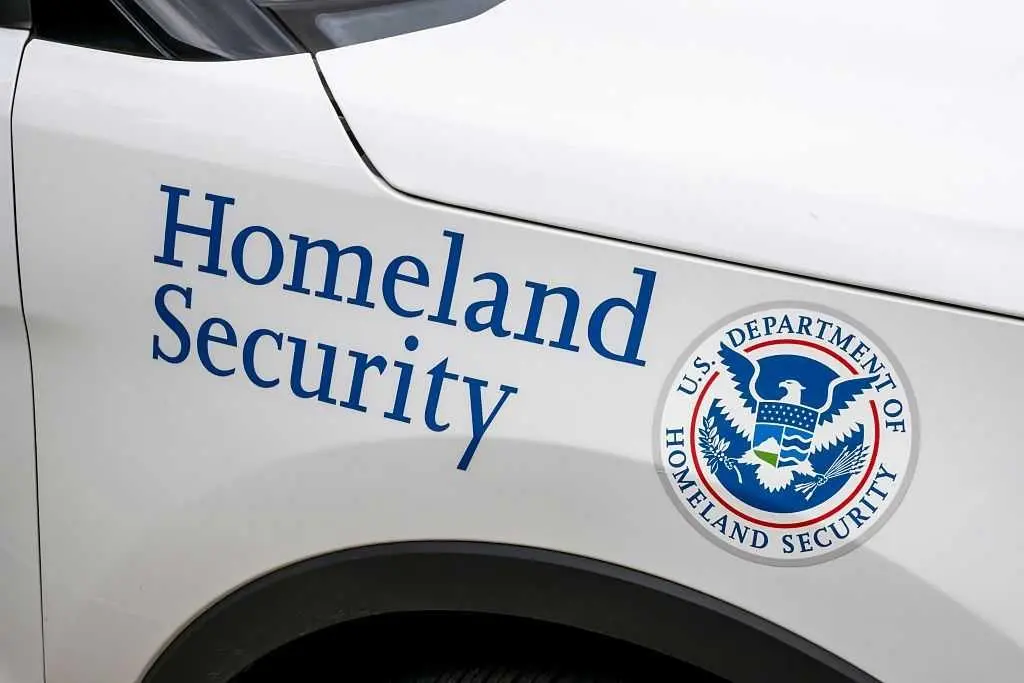 US appeals court sides with Trump administration on detaining immigrants without bond