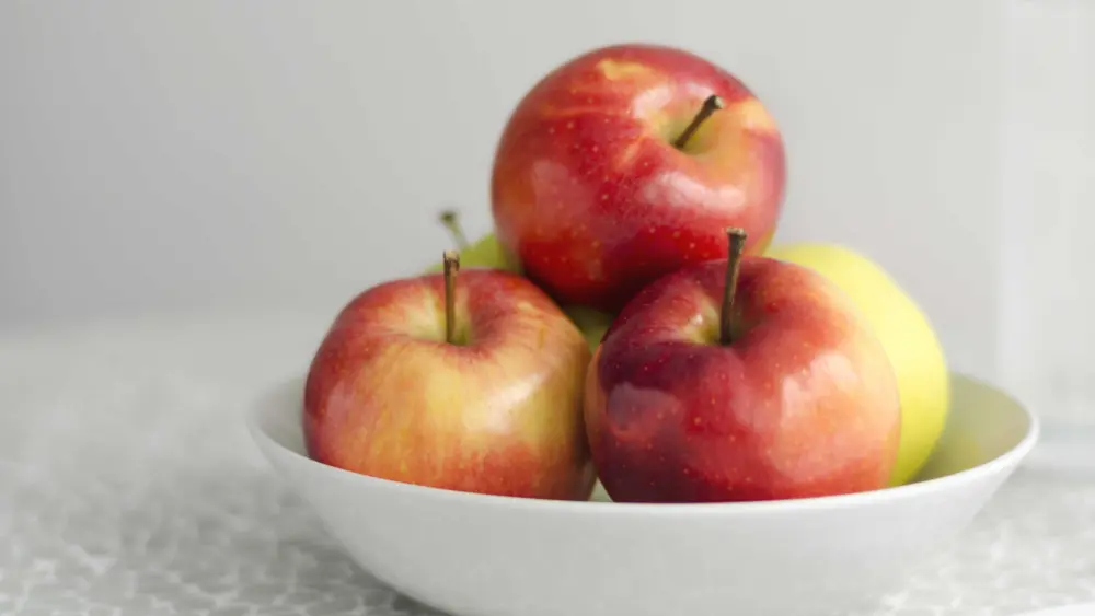 Is eating an apple a day actually healthy? A dietitian weighs in