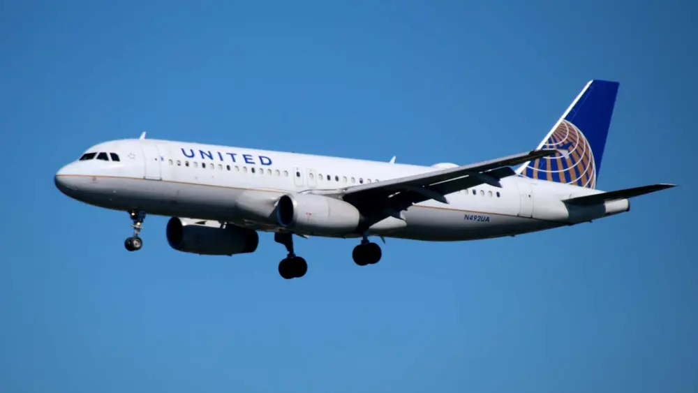 FAA investigating close call between United Airlines plane and Black Hawk helicopter in California