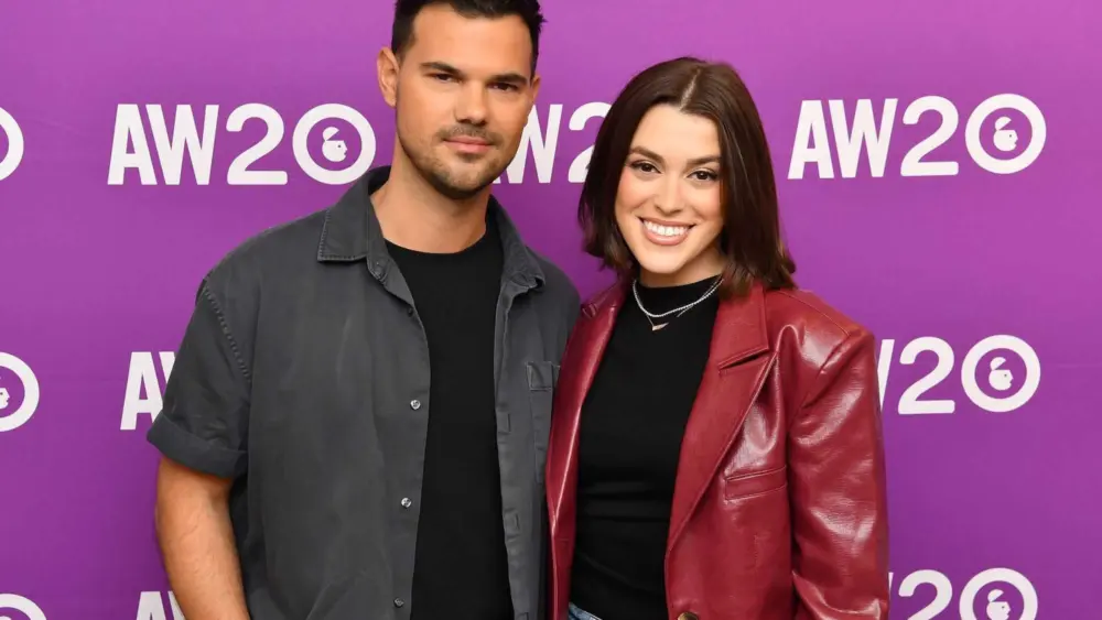 Taylor Lautner and wife (also Taylor) are expecting their first child