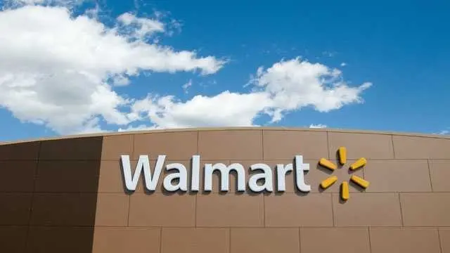 Deputies seek 2 suspects after motorcycle chase, crash in Georgia Walmart parking lot