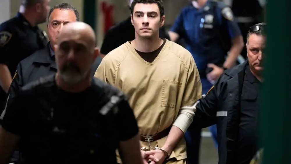 Luigi Mangione's federal trial delayed until October in killing of UnitedHealthcare CEO