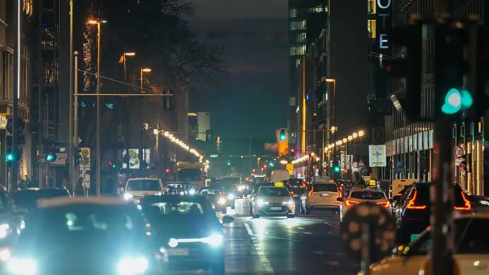 Blinding headlight glare increasingly frustrating drivers, survey finds