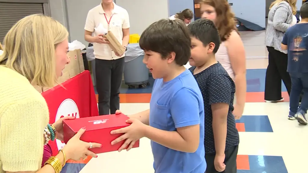 'I love them': Elementary school students receive sneakers for upcoming race