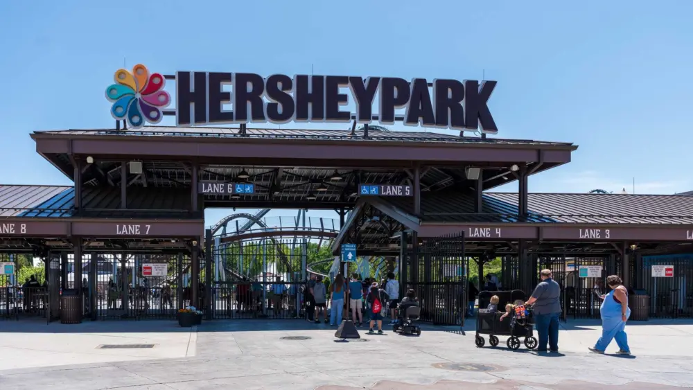 Toddler injured by wolf after crawling under Pennsylvania zoo's exterior metal fence