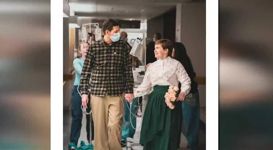 Couple marries in hospital hours before heart transplant