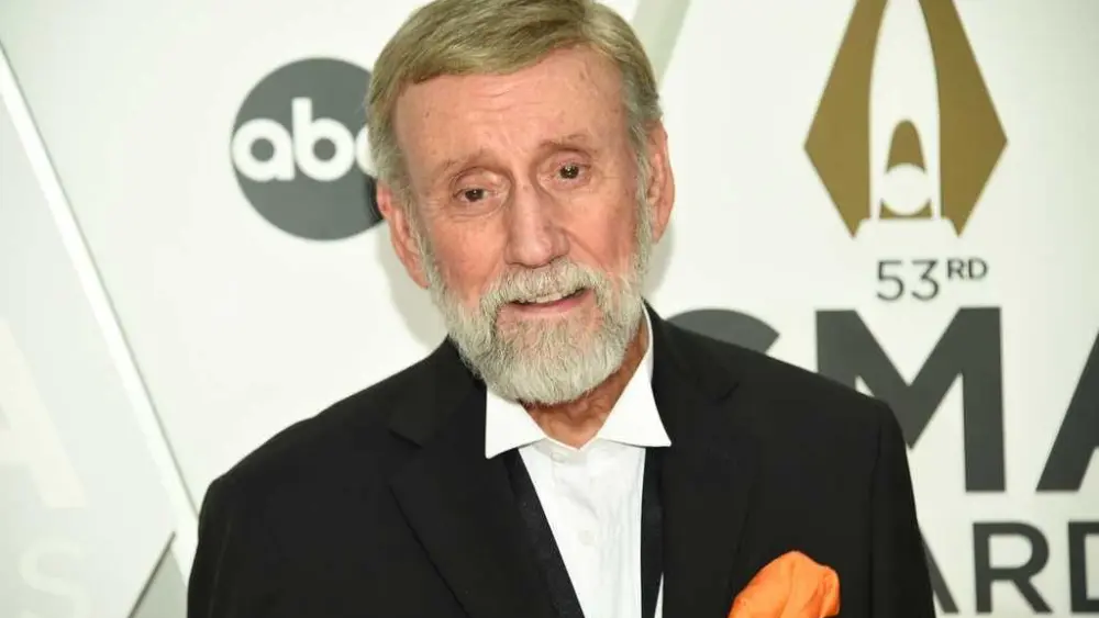 Grammy-winning singer-songwriter Ray Stevens recovering after breaking neck