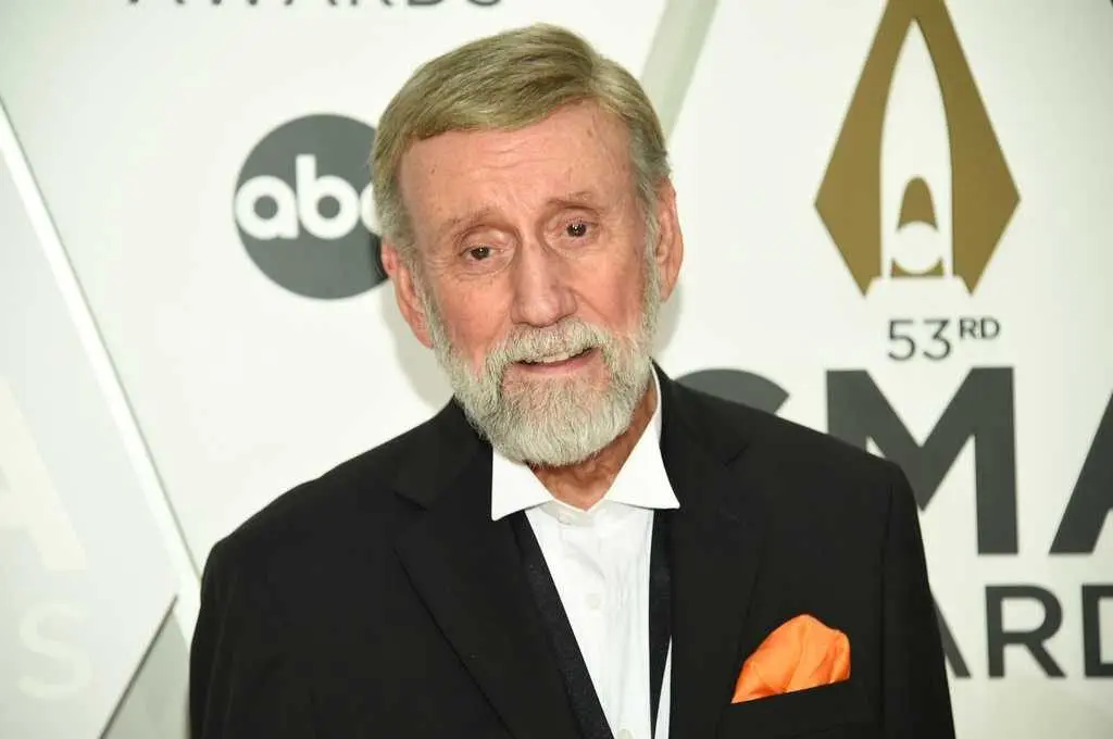 Grammy-winning singer-songwriter Ray Stevens recovering after breaking neck