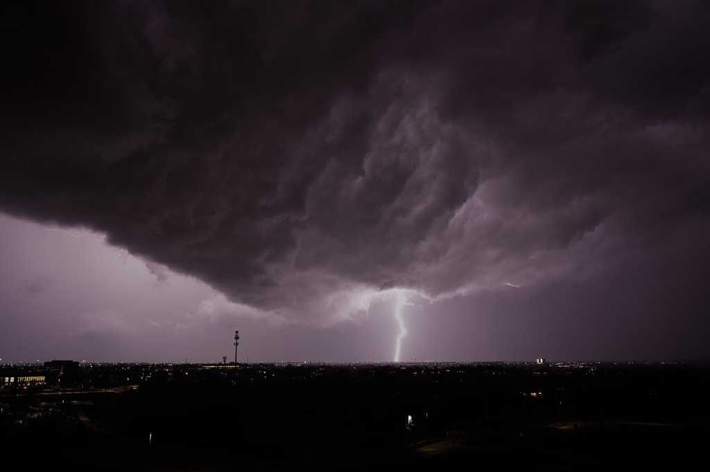 Tornadoes and baseball sized hail slam portions of Midwest as severe ...