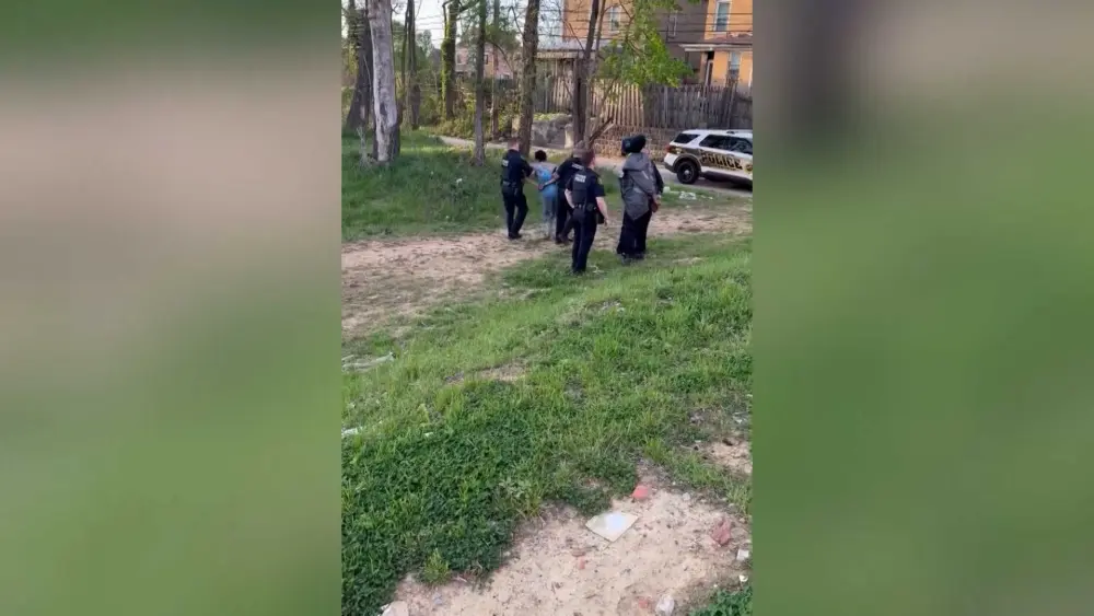 Video shows Pittsburgh police punch woman in handcuffs