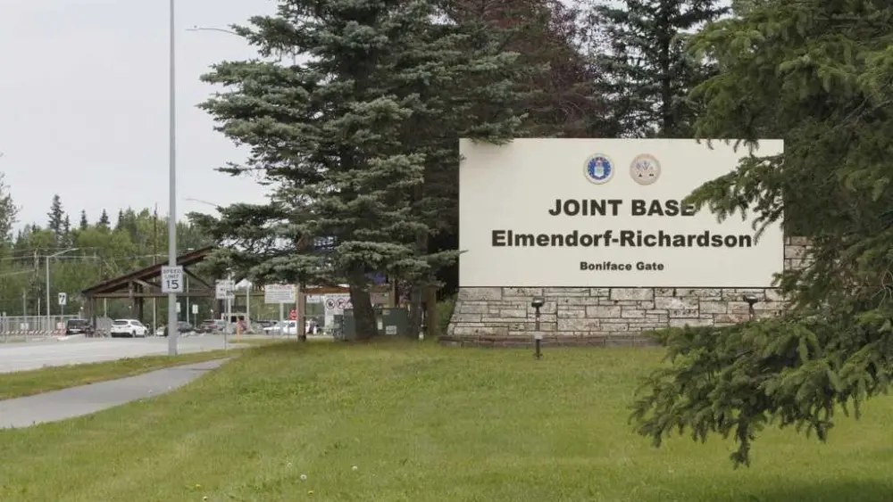 2 soldiers in Alaska injured in encounter with brown bear during training exercise