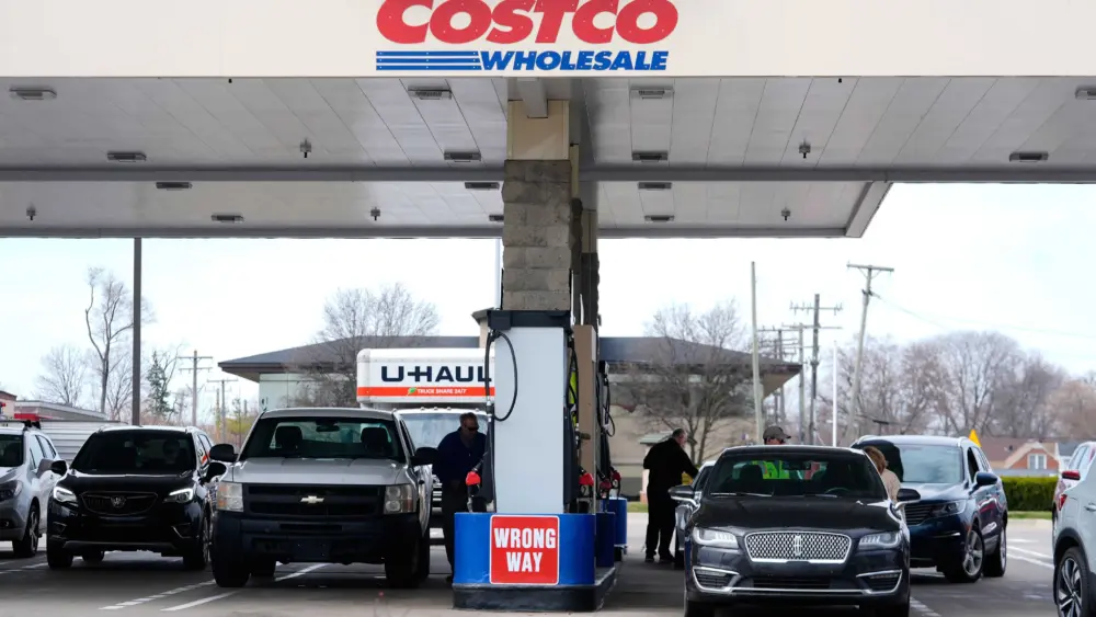 Gas prices won't fall quickly. Here are ways to pay less at the pump right now