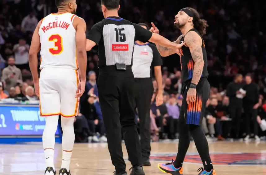 Hawks stun the Knicks 107-106 to tie their series at 1-1