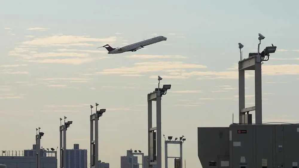 Pilots take evasive action as two planes landing at JFK get dangerously close