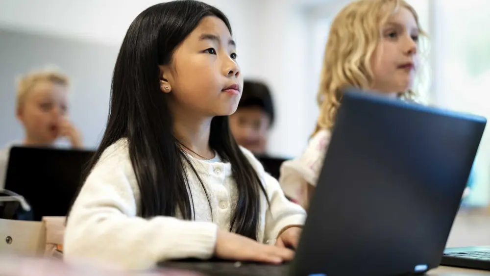 Los Angeles becomes first major U.S. school district to require screen time limits