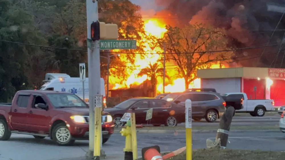 Fire crews respond to house fire off Derenne Ave., no injuries reported