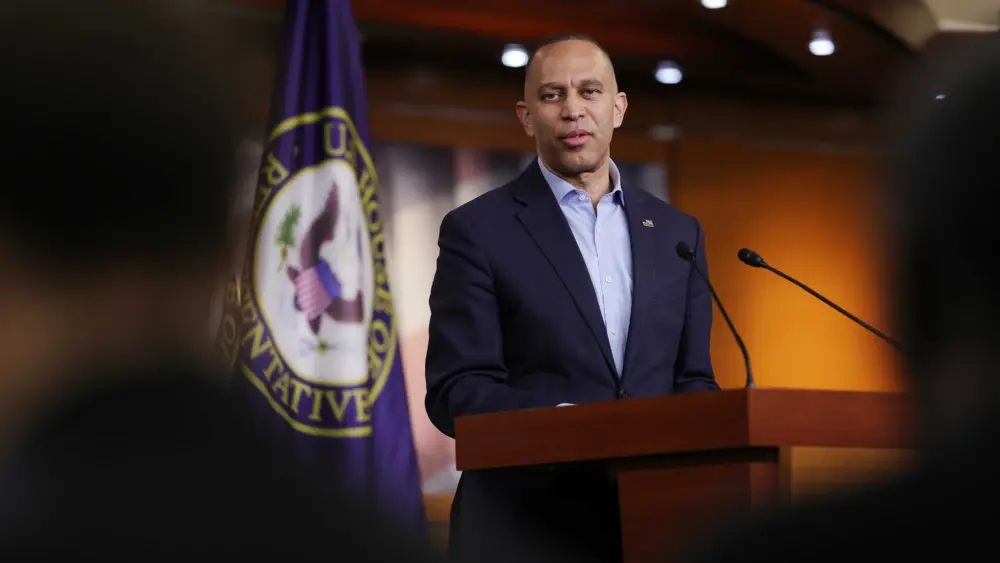 Hakeem Jeffries’ ‘maximum warfare’ line was about redistricting, not violence