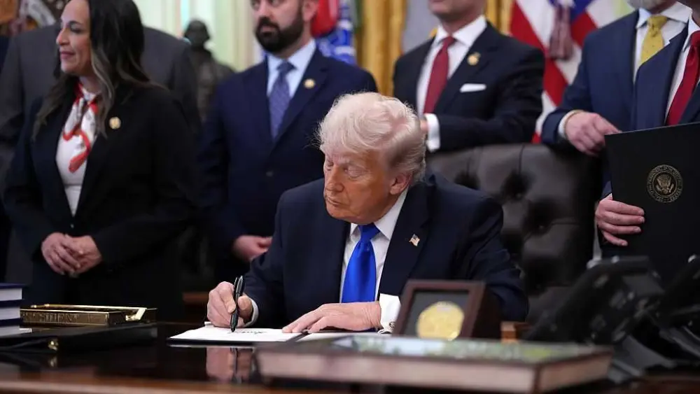 President Trump gives go-ahead to major new Canada-US oil pipeline