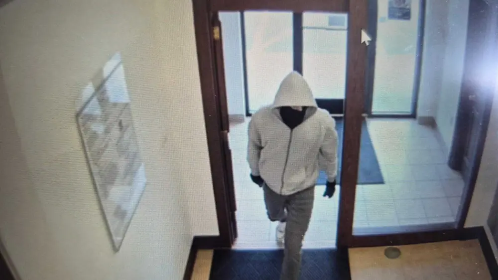 Person of interest in custody after 2 employees fatally shot in Kentucky bank robbery