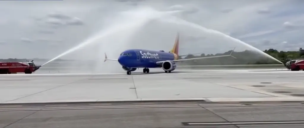 Retiring Spirit pilot whose final flight was canceled gets tribute from competitor airline