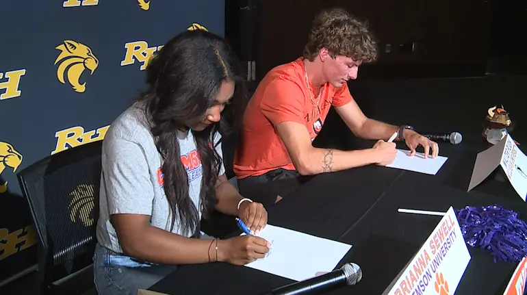 Richmond Hill celebrates pair of college signings