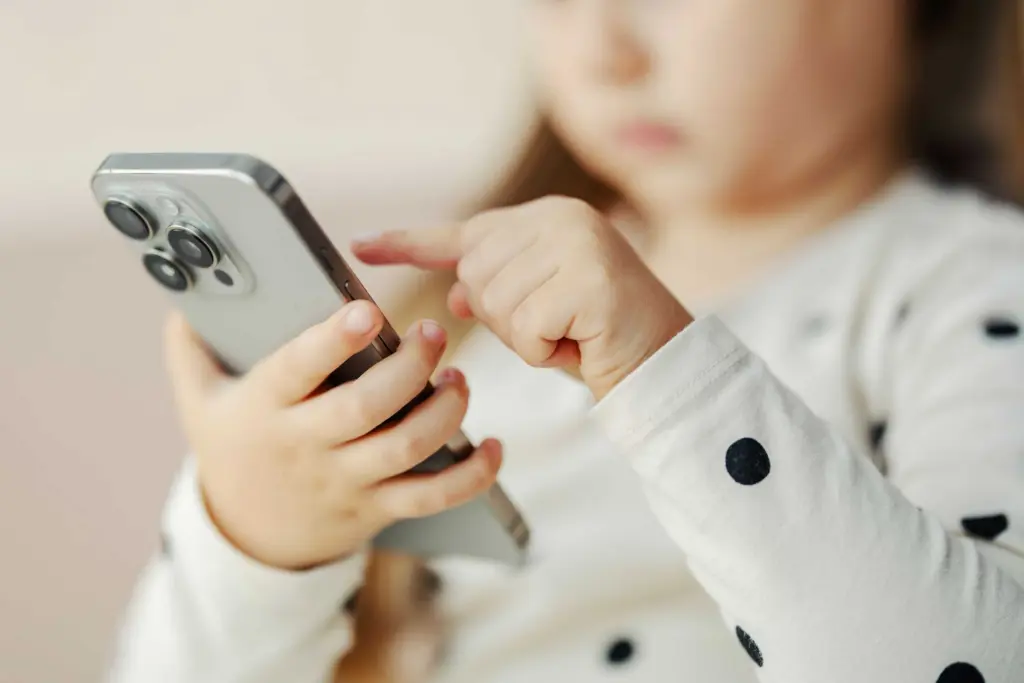 New advisory: Screen time risks for kids and teens