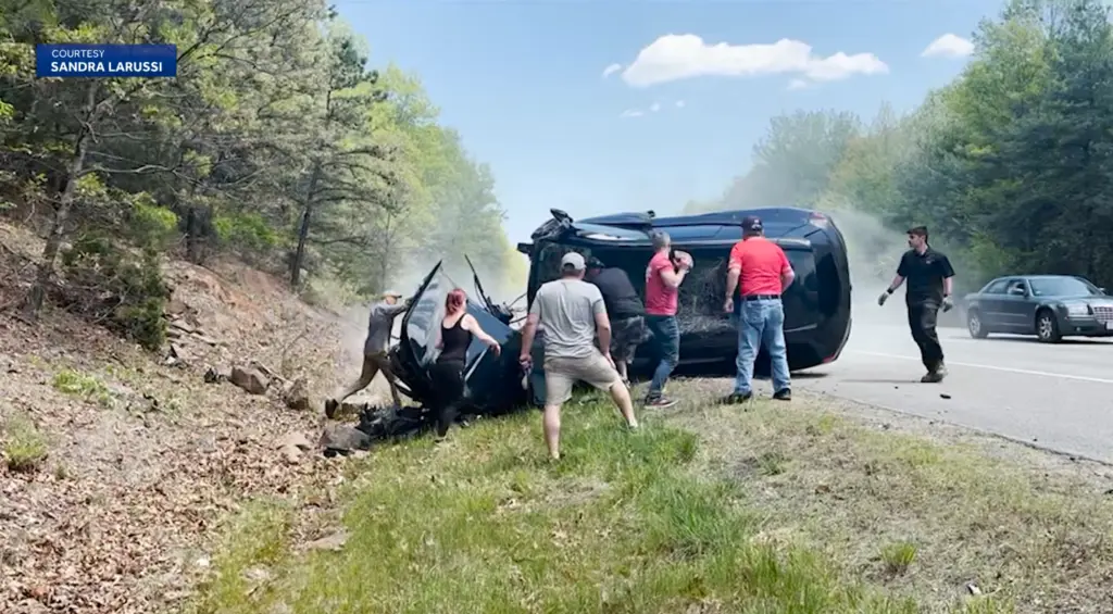 Video shows good Samaritans' efforts to rescue victims from fiery rollover crash