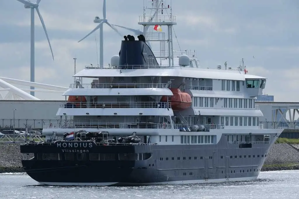 Five cruise passengers leave Nebraska quarantine
