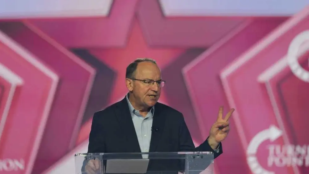 Wisconsin Rep. Tom Tiffany rescued after plane lost power, landed in lake