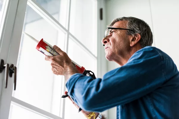 caulking-windows_1236506185